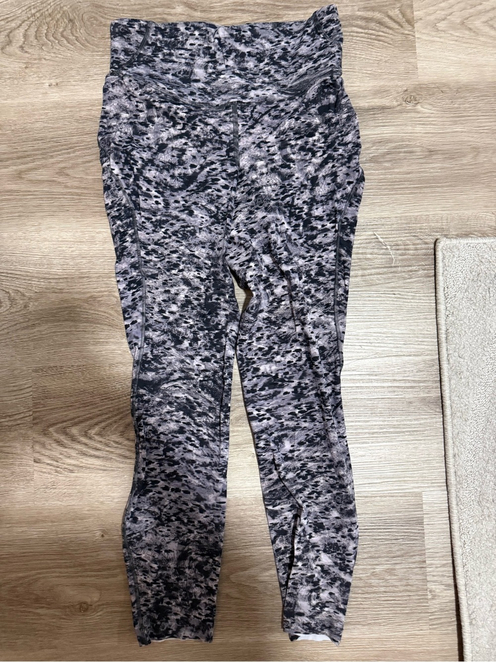 Lululemon Printed High-Waist Leggings in Black and Gray, Size 6